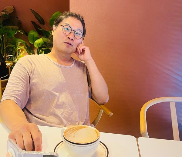 장진우씨는 그전에 잘 몰랐던 연명치료, 사전연명의료의향서, 호스피스, 존엄사, 유언, 후견인 제도 등의 단어를 새롭게 배웠고, 어머니의 죽음은 그에게 새로운 언어들을 남겼다. 그는 말한다. “어떻게 죽을 것인가는 결국, 어떻게 살 것인가와 같다.”