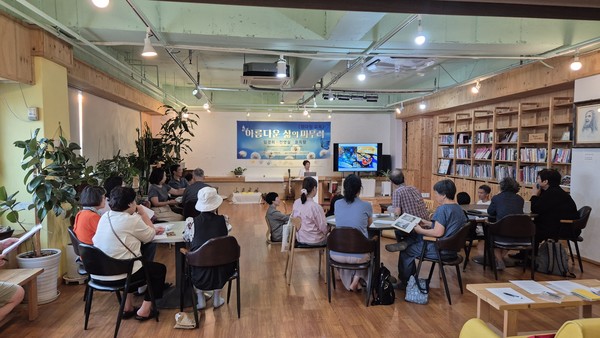 동녘평화센터봄 웰다잉 프로그램. 16회에 걸쳐 죽음에 대한 다양한 주제로 진행되고 있다.