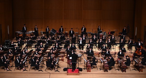 광복회와 함께 광복80주년 기념음악회를 함께 주최하는 국악관현악단 '결'의 연주 모습. [사진제공=국악관현악단 결]