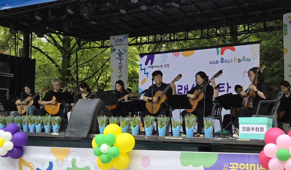 일산3동 주민자치회가 준비한 공연은 주민들을 즐겁게 했다.