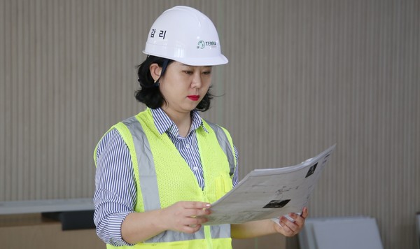 윤 대표는 모든 것을 세밀하게 파악하고 관찰하며 현장에 녹여내는 과정에서 안전과 견고함을 완성한다.