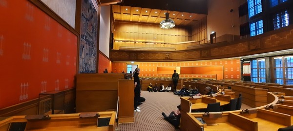 선거시즌 학생들의 정치관련 수업이 늘고 있다. 사진은 오슬로 시의회 학생들의 방문 선거관련 수업모습. [이철규 북유럽특파원]