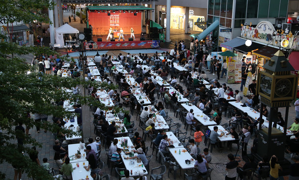 고양시 대표 가을 축제 ‘2025 고양 푸드앤비어 페스티벌’이 열리고 있다.