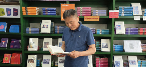 공업학교를 나와 전기 일을 하다 할아버지 때부터의 가업을 이어가는 어부 김기택씨는 헤이리 북하우스에 드나든 지 20여 년이 되었다.