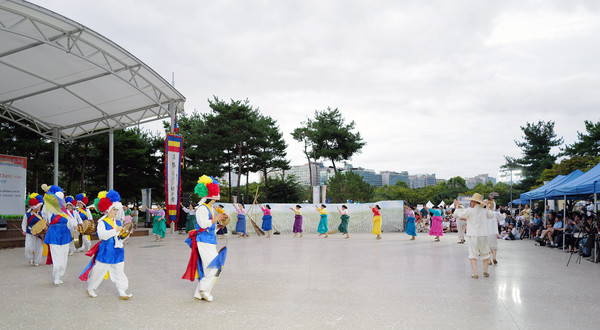 고양들소리보존회의 본격적인 공연이 펼쳐지고 있다.