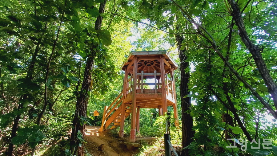 명나라 이여송 장군 이야기가 전해오는 숫돌고개의 여석정. 