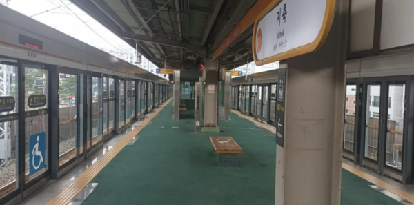 3호선 개통 후 5년이 지난 1990년에 만들어진 지축역. 