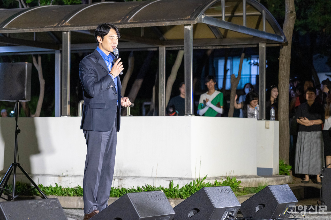 행신중앙로역 신설 공약을 성공적으로 이행한 한준호 고양을 국회의원(더불어민주당 최고위원)이 이날 행사에서 축하발언을 하고 있다. 