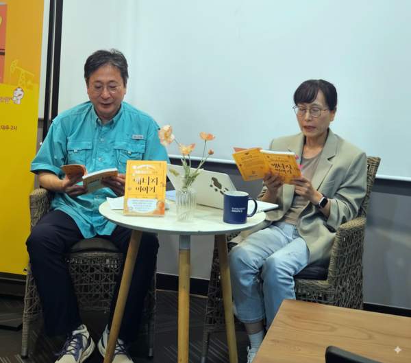 13일 오후 2시 한양문고 주엽점에서 열린 북토크에서 이권우 작가(왼쪽)는 “기후 위기는 더는 먼 미래의 이야기가 아니며, 청소년들이 이 문제에 관심을 갖고 행동으로 나서야 할 때”라고 강조했다.