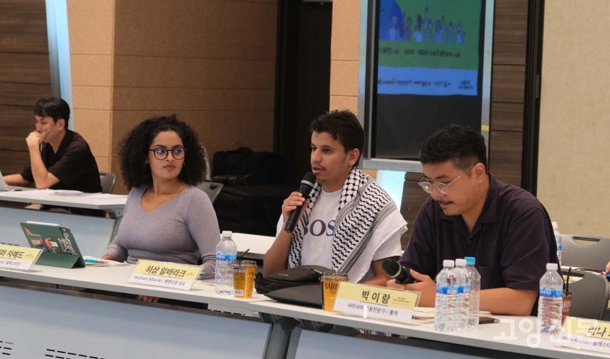 (왼쪽부터) 시마 자예드(팔레스타인), 히샴 알바라크(예멘), 박이랑 서아시아 전문가(통역 담당). 