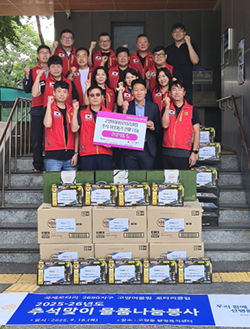  어울림로타리클럽이 지역의 어려운 이웃을 위해 두유와 김 등의 물품을 고양동에 전달했다. 
