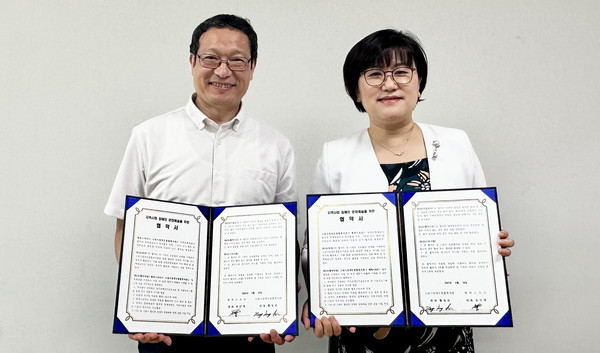 고양시장애인종합복지관이 사회적기업 행복스토리와 장애문화예술 발전 및 장애예술인 지원을 위한 업무협약을 체결했다. 