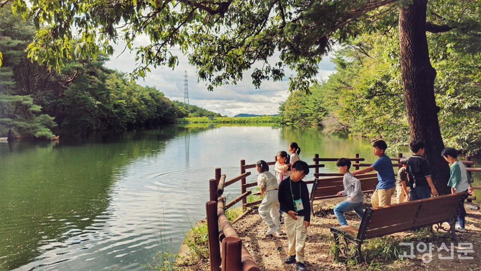 마을 어르신의 강력 추천으로 일정에 없던 방문을 하게 된 금바위저수지. 