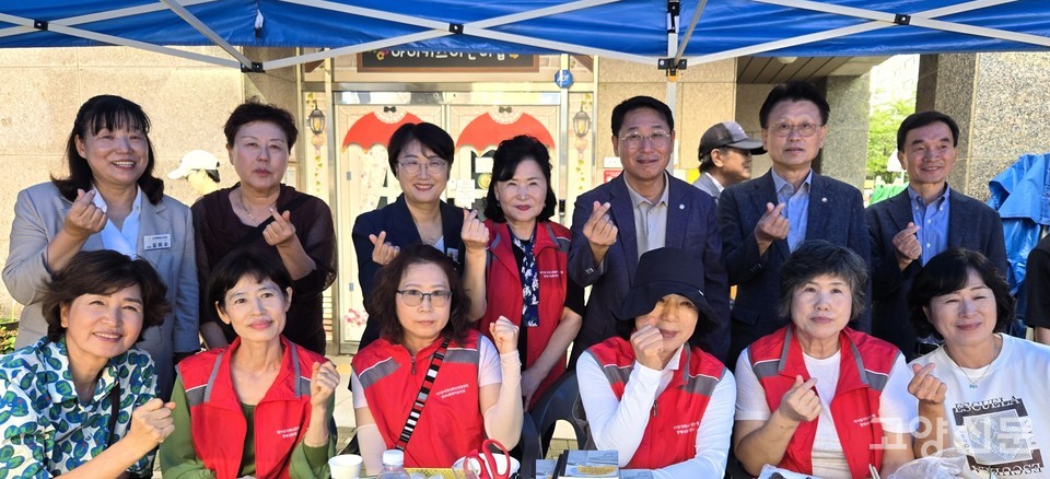 덕이동 주민자치회와 지역 정치인들이 마을 현안에 대한 소통도 함께 이어갔다.