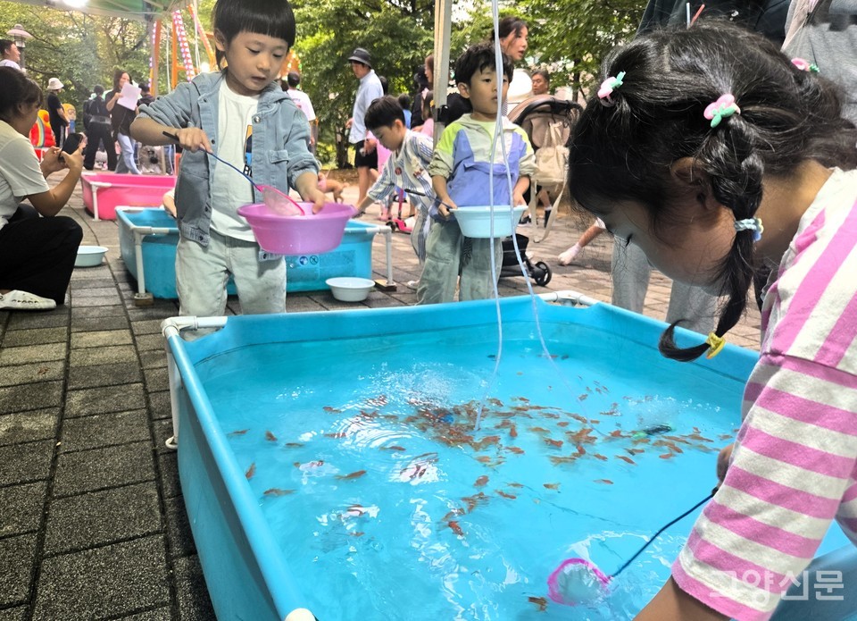 이날 축제는 덕이지구 주민들은 물론 인근 지역 주민들까지 찾아와 풍성하게 진행됐다.