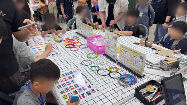 고양시장애인종합복지관이 ‘2025 장애학생 진로·직업 박람회’에서 ‘찾아가는 디지털플레이존’을 운영했다.