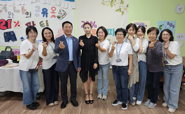 고양YWCA가 주엽동 시대프라자 5층 강당에서 ‘21% 의류교환파티’를 열었다.