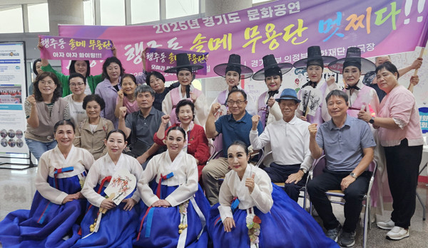  행주동 주민자치센터 문화강좌 ‘솔메무용단’이 주민자치 장끼한마당 댄스마당’에서 장려상을 수상했다.