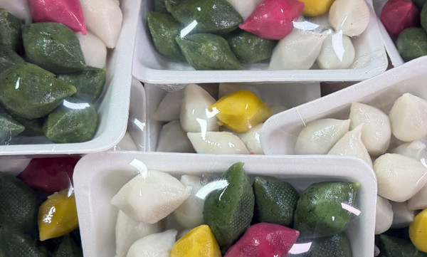 돌봄이 필요한 지역주민들을 위해 나눔한 송편