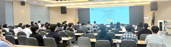 백승우(항공교통전공 22) 졸업생의 발표 모습 [사진제공 = 한국항공대 백승우 졸업생]