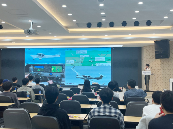 배극인(항공교통전공 20) 졸업생의 발표 모습 [사진제공 = 한국항공대 백승우 졸업생]