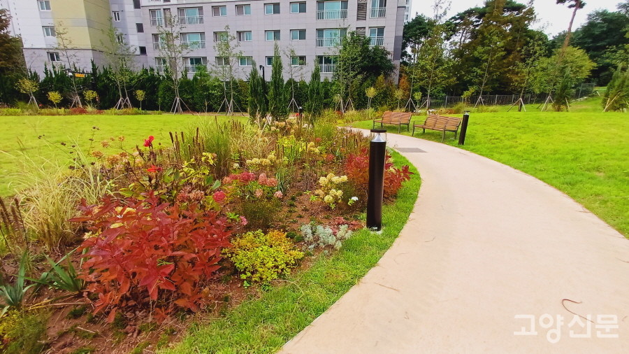 에듀포레 푸르지오 아파트와 인접한 오색정원. 