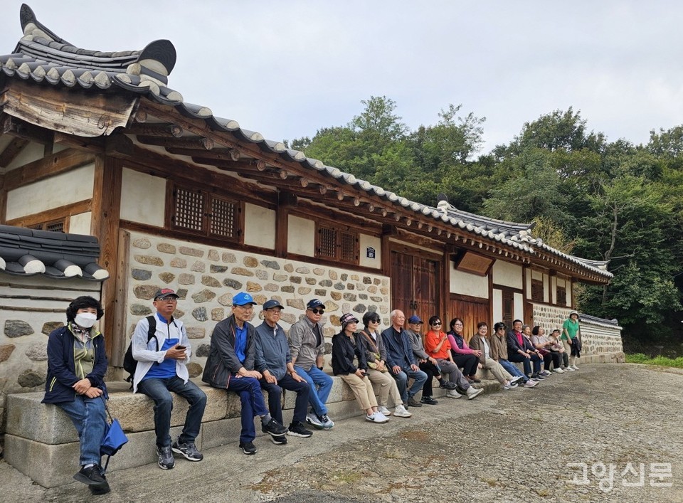 영사정 앞에서 느긋한 휴식 시간. 