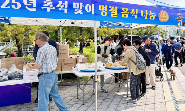  덕양행신종합사회복지관의 추석 명절을 맞이 ‘행복한가Wee~~’.