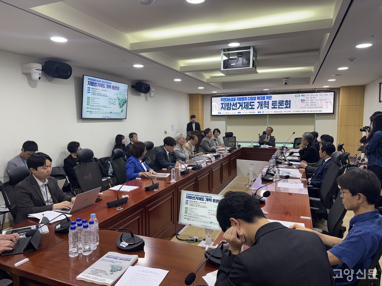 지난 1일 열린 '주민대표성과 지방정치 다양성 확대를 위한 지방선거제도 개혁 토론회'에서는 현행 선거제도 대한 문제의식을 공유하고 구체적인 개혁 방안을 모색하는 논의가 펼쳐졌다.