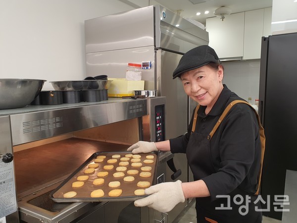 쿠키를 비롯 조각케이크, 머랭 등도 직접 만들고 있다.