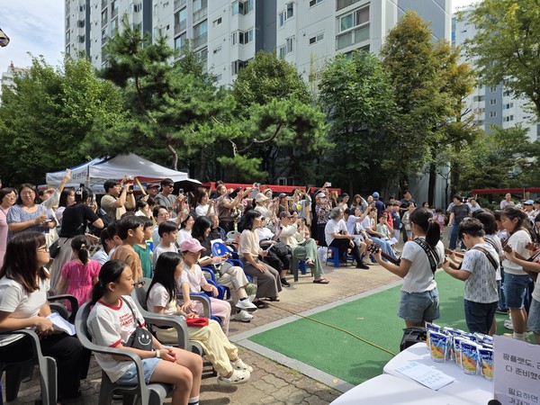 청소년들의 무대가 이어지면서 공연 열기가 올랐다. [사진제공=박기병]
