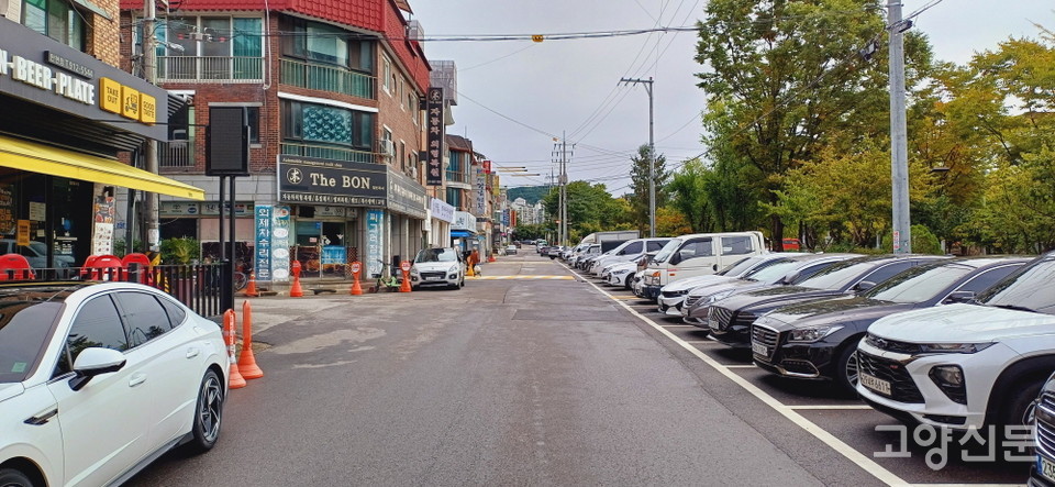 탄현동 탄중로 인근에 마련된 노상주차장.