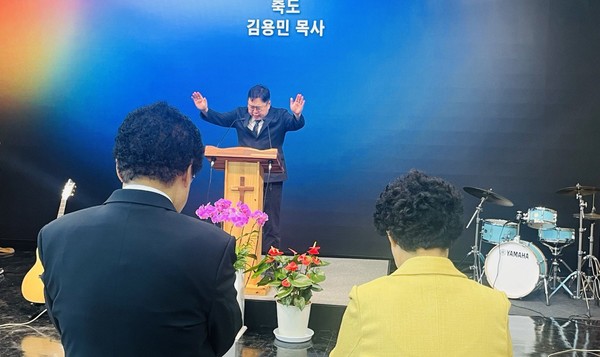 벙커1교회 예배모습 