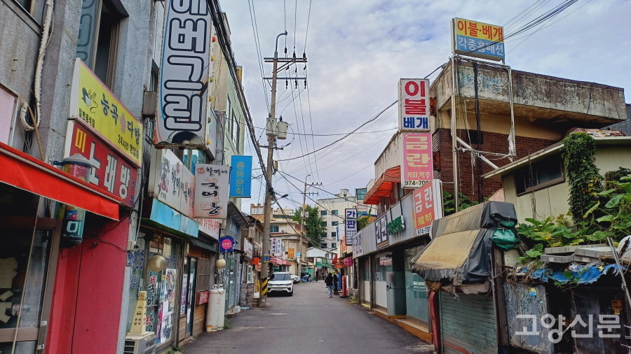 소규모 상업건물들이 이어지는 토당로 뒷골목.