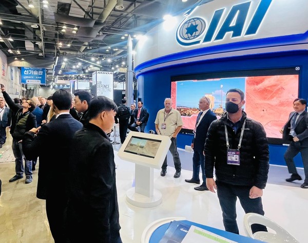 킨텍스에서 열리고 있는 아덱스박람회