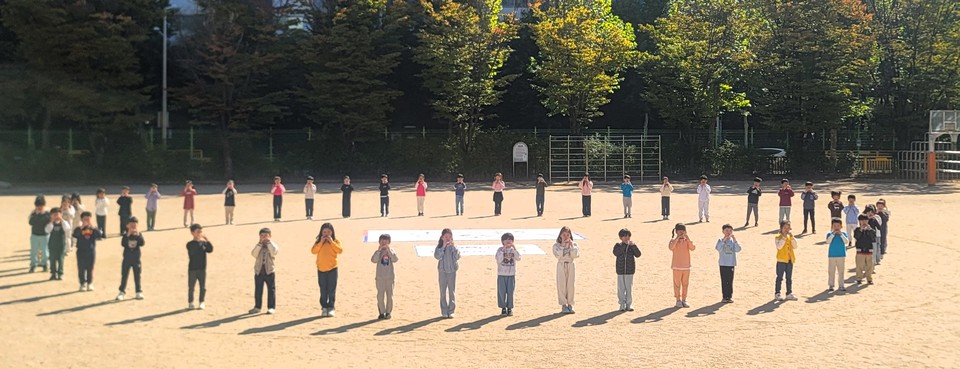 이날 연주에는 문화초등학교 1, 2, 3, 5학년 학생들이 참여해 아름다운 선율을 만들었다. [사진 제공= 곽정주 문화초 교사]