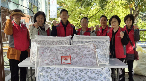 행신1동 지역사회보장협의체가 저소득 어르신들 위한 ‘따뜻한 이불 나눔 사업’을 진행했다.