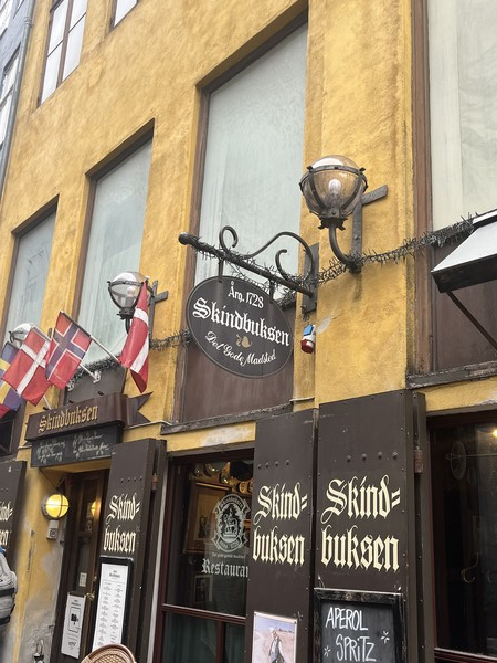 덴마크 수도 코펜하겐 중심가 한 상점에 북유럽국가 국기들이 게양됐다. [이철규 특파원]