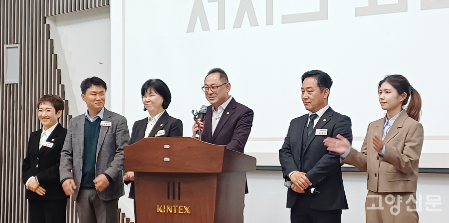 (왼쪽부터) 김수진, 김희섭 고양시의원, 심홍순, 김완규 경기도의원, 이철조, 천승아 고양시의원. 
