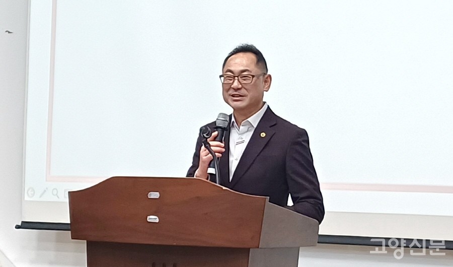 출판기념회를 연 김완규 경기도의원.