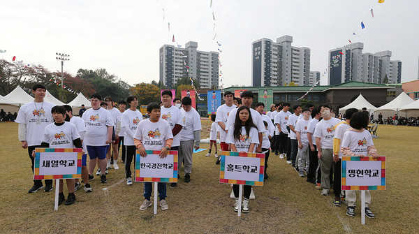 ‘제1회 메이크월배 특수학교 씨름대회’에 출전한 선수단.