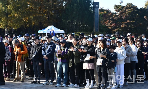지난 1일 고양바람누리길걷기축제에 1500여명이 참가했다.