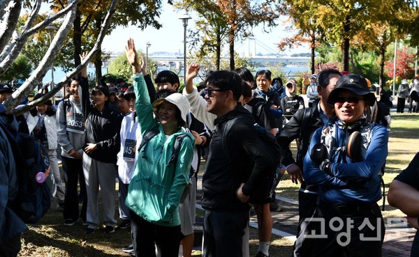 모두의 눈이 반짝이는 경품 시간! 포장 쓰레기 등을 줄이기 위해 이날 행사의 경품은 모두 상품권으로 제공했다.