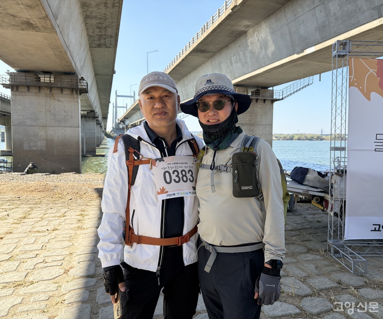 해마다 걷기 축제에 참가하고 있는 염호순(왼쪽)씨와 박재수씨