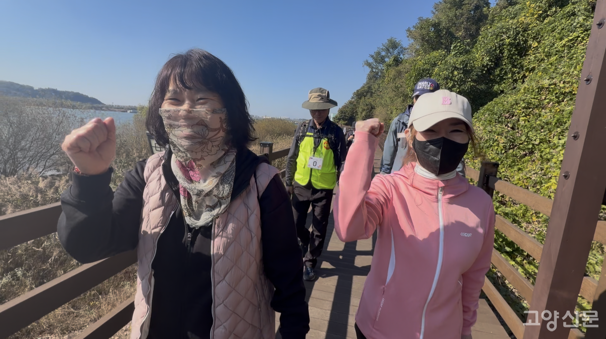 도전적인 모습을 아이들에게 보여주기로 다짐하는 한민아(왼쪽)씨와 장소영씨