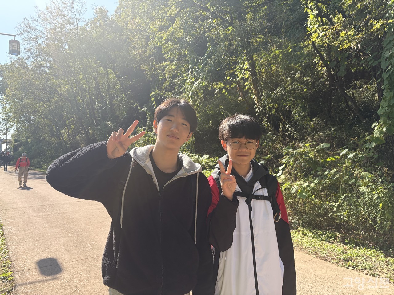 친구와 얘기하며 걸으니 시간이 훌쩍 가버렸다고 전한 장현성(왼쪽)군과 최선재군