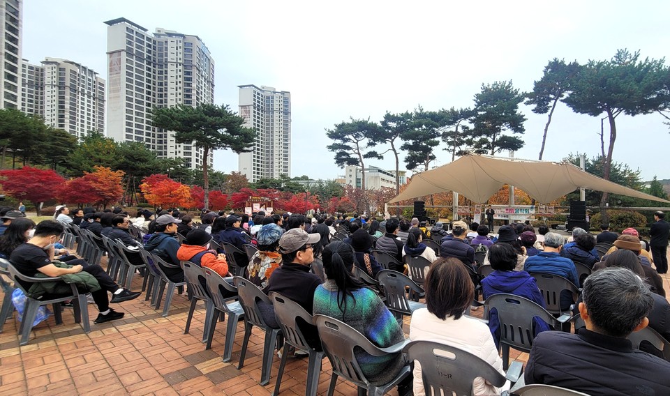 지난 8일, 고양은평선 연장 희망음악회 현장에 김성회 국회의원, 최승원 국토부 보좌관 등 지역 정치인들과 400여 명의 식사·풍동 주민들이 참석해 고양은평선 연장을 촉구했다.