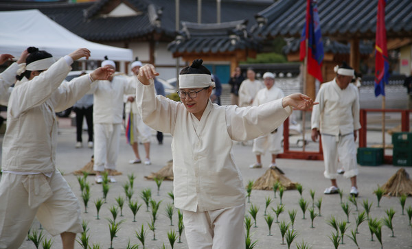 이날 공연은 모두가 어울리는 축제였다.