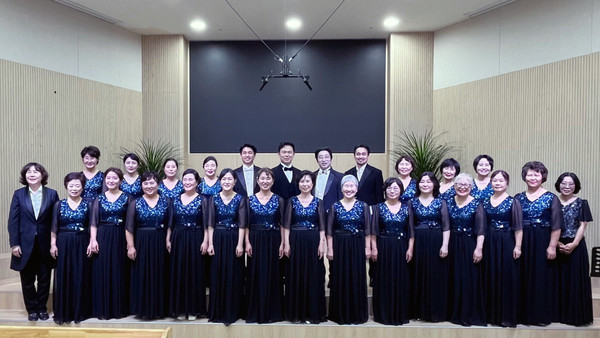  고양동 높빛여성합창단이 고양제일교회에서 ‘그날에’ 라는 주제로 정기연주회를 했다.