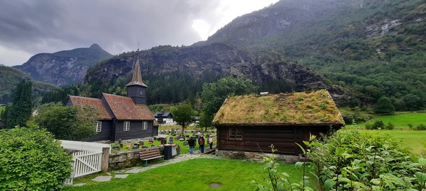 플롬마을 인근의 플롬강변에 위치한 플롬교회. [이철규 북유럽특파원]